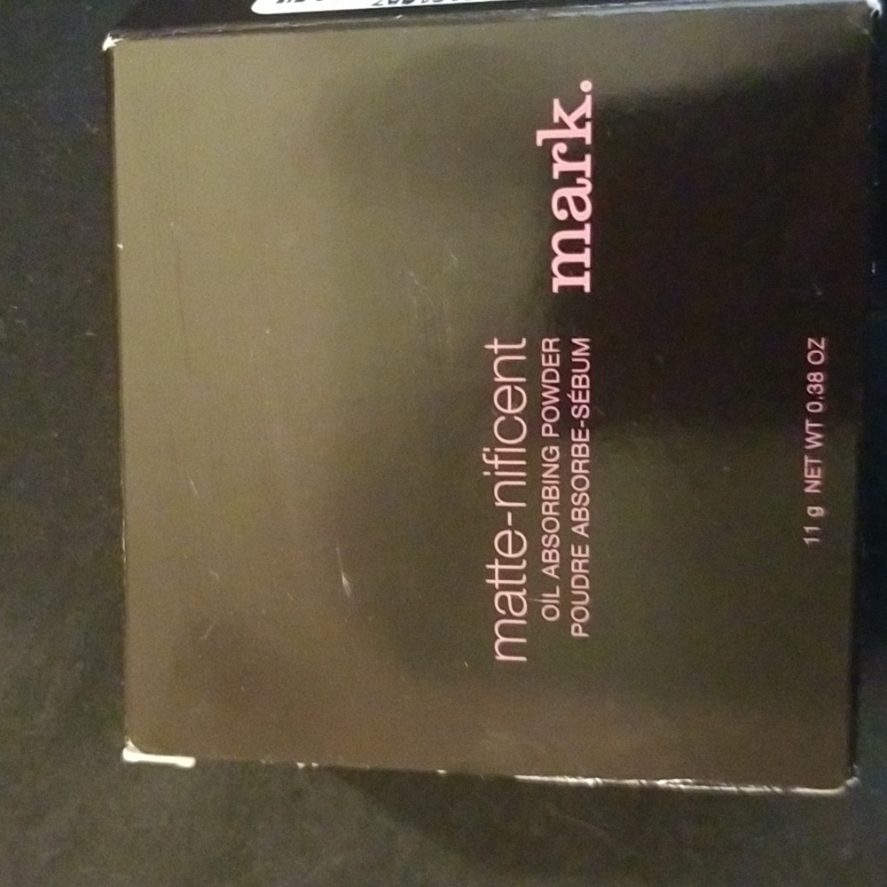 Mark  matte-nificent powder